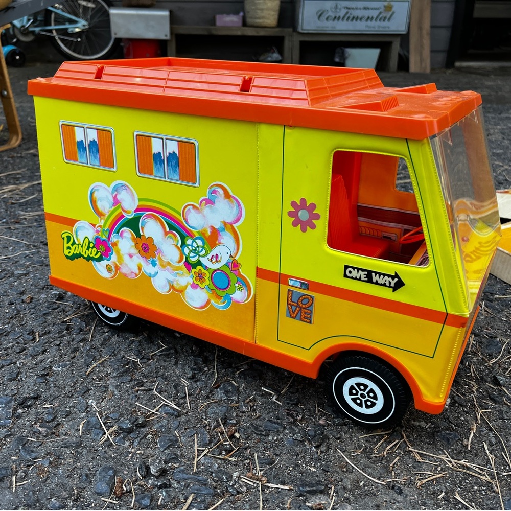 Vintage Barbie camper